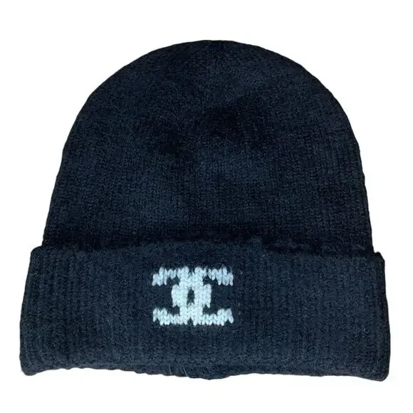 Luxury Beanie – Timeless Winter Accessory